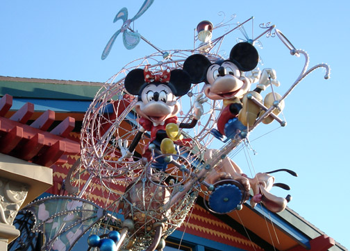 Mickey mouse minnie mouse flying machine